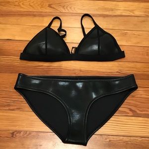 Triangl - Shiny Black neoprene